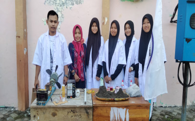TAMPILAN EKSTRA KARYA ILMIAH REMAJA DALAM RANGKA PENGAMBILAN RAPORT SEMESTER GANJIL SMA NEGERI PILANGKENCENG